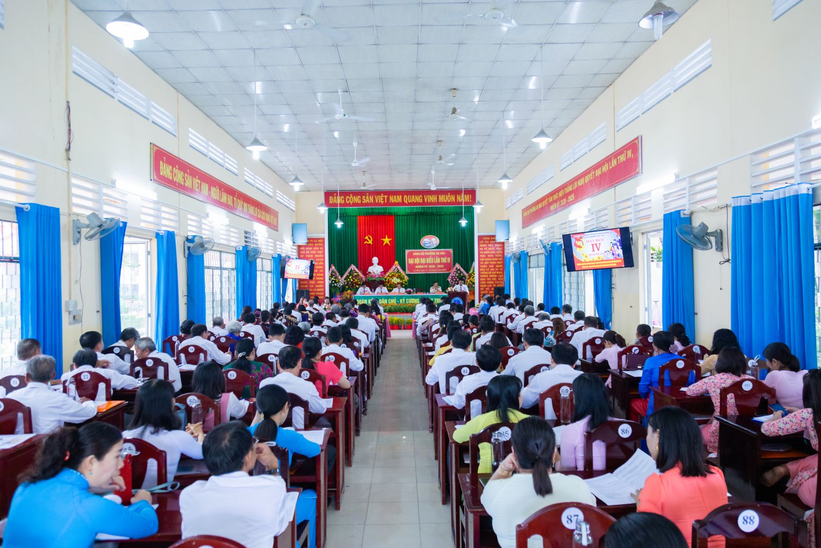 Toàn cảnh Đại Hội