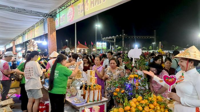 Gần 400 sản phẩm được giới thiệu với người dân, du khách tại Không gian trưng bày sản phẩm OCOP