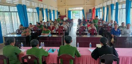 PHƯỜNG AN HOÀ TỔ CHỨC DIỄN ĐÀN “CÔNG AN NHÂN DÂN LẮNG NGHE Ý KIẾN CỦA NHÂN DÂN” PHƯỜNG AN HOÀ TỔ CHỨC DIỄN ĐÀN “CÔNG AN NHÂN DÂN LẮNG NGHE Ý KIẾN CỦA NHÂN DÂN”
