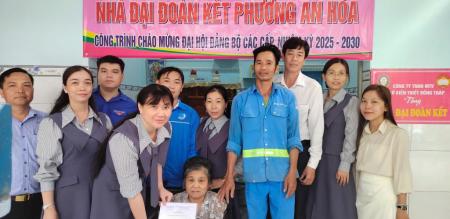 LỄ BÀN GIAO NHÀ ĐẠI ĐOÀN KẾT CHO HỘ CẬN NGHÈO